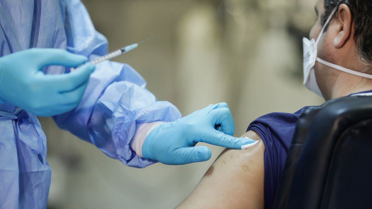 Epidemiolog přiznává: Lékaři se nechtěli očkovat proti chřipce. Teď obrací